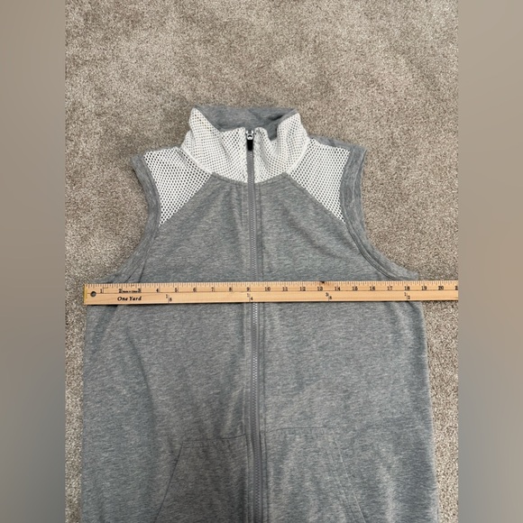 Fabletics - Temecula Zip Up Vest  Mesh Inserts - Gray & White - Size Medium - Picture 15 of 16